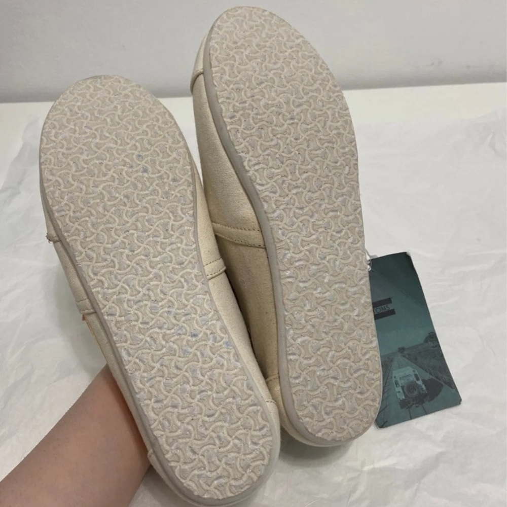 TOMS - Picture 6 of 8